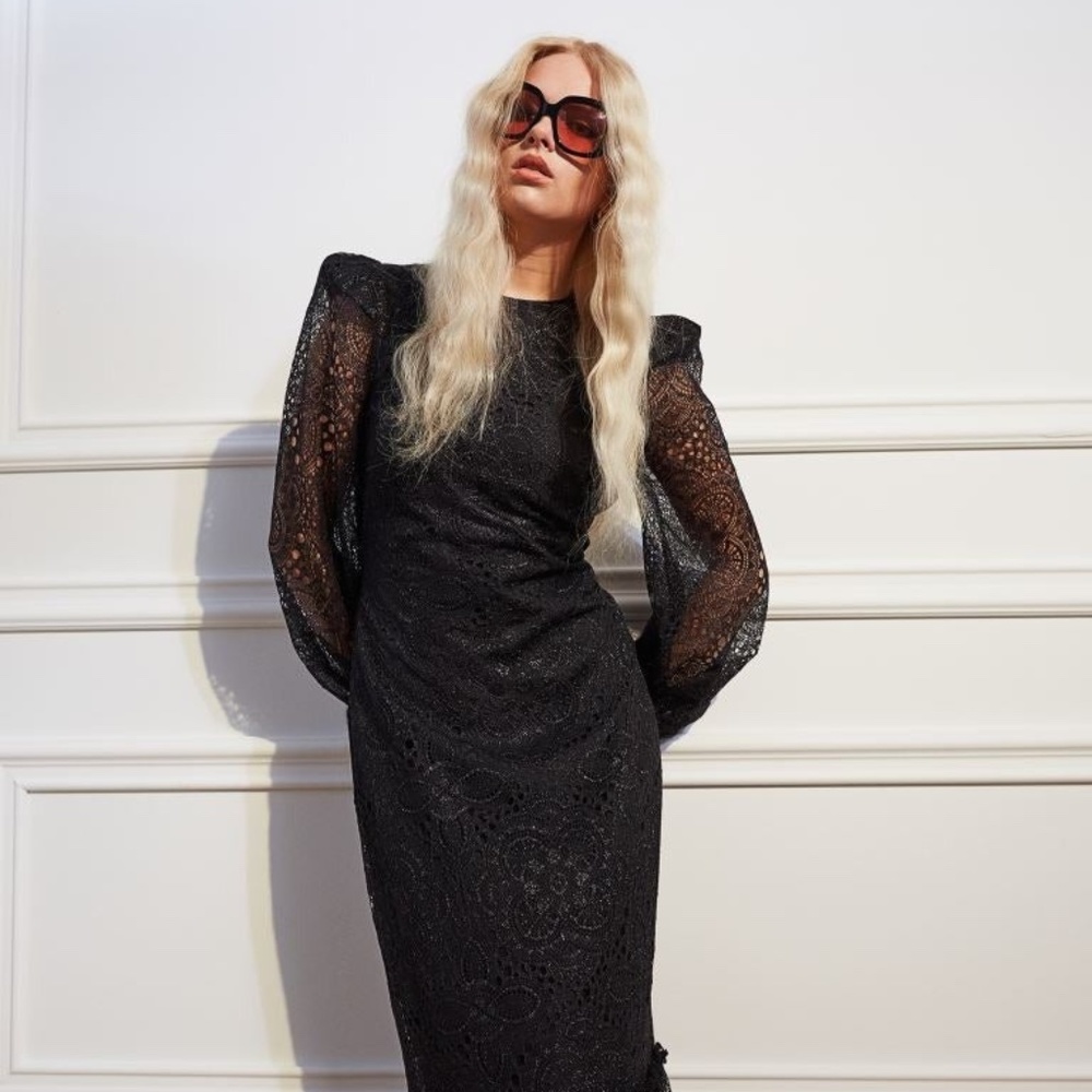 Vampire’s wife and H & M long black lace dress (XL)